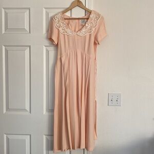 Expo Petite vintage peach midi dress with ribbon collar.